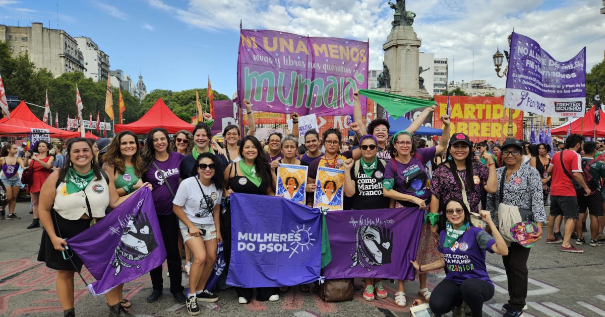 Da maré verde ao tsunami: Mulheres do PSOL marcam presença no 8M argentino