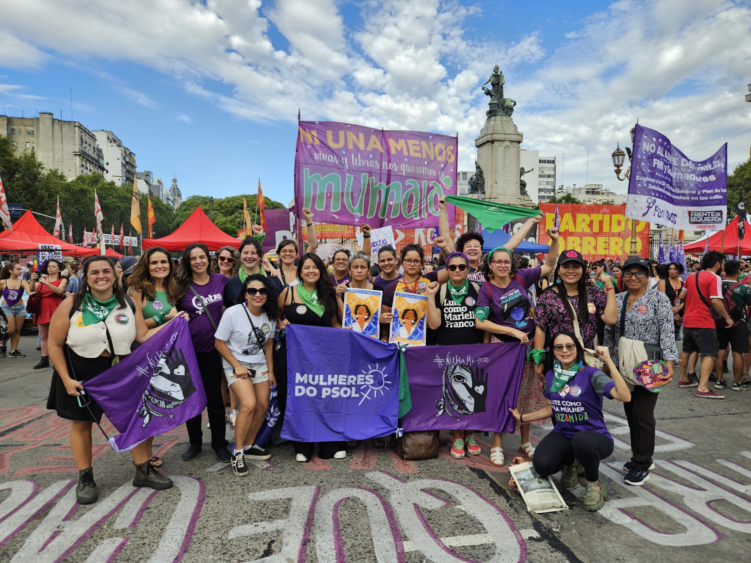 Da maré verde ao tsunami: Mulheres do PSOL marcam presença no 8M argentino